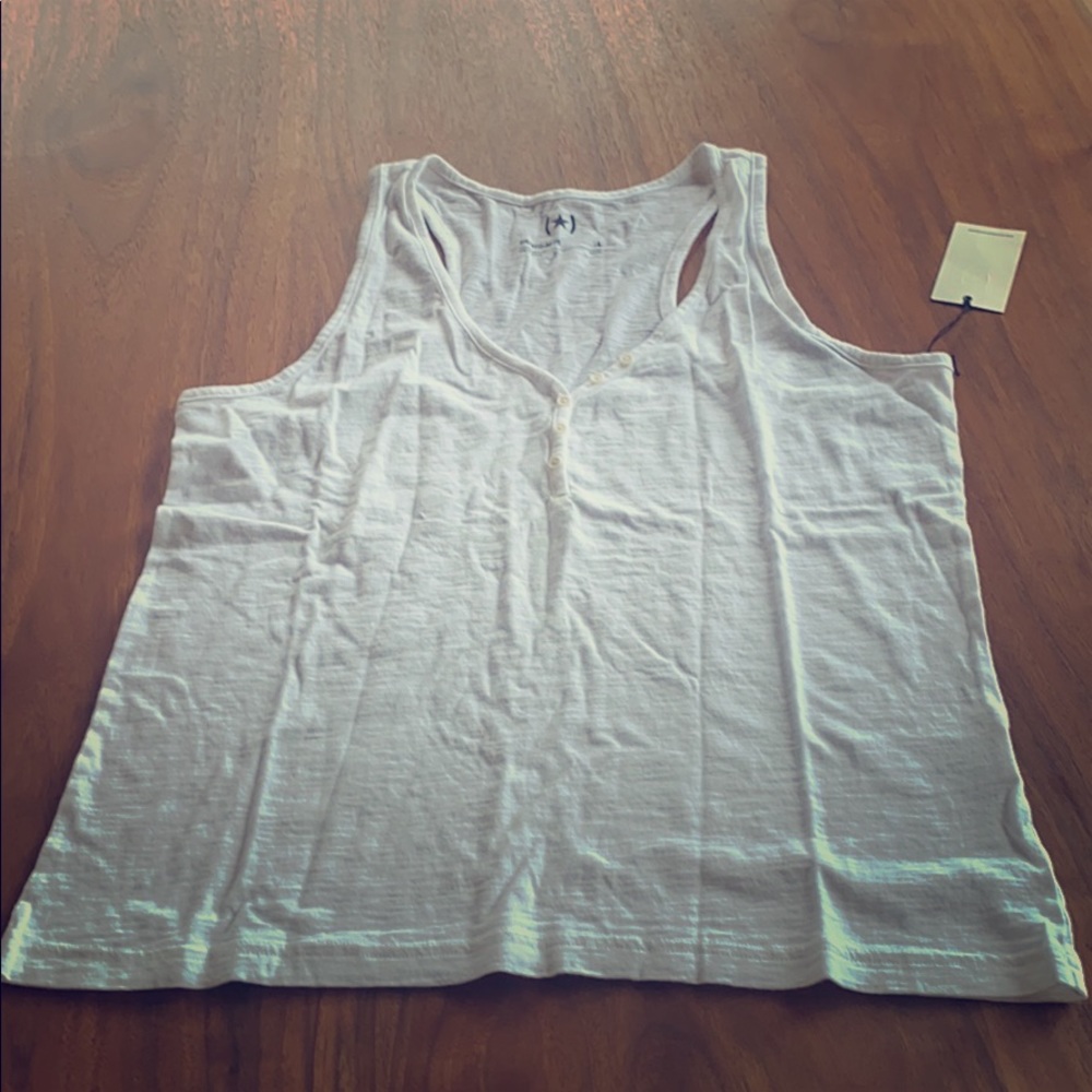 Banana Republic white tee